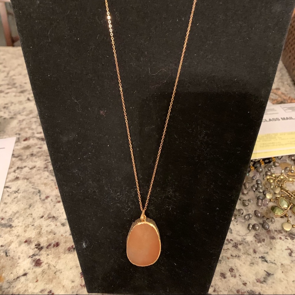 NWT Beautiful gold and natural stone necklace